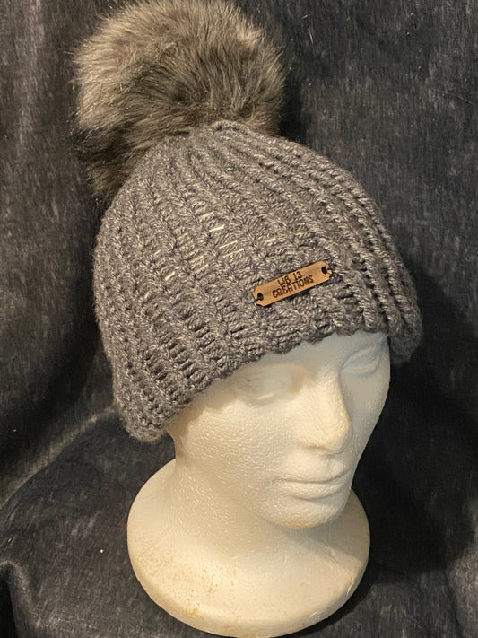 Teen sized ribbed beanie w/pom